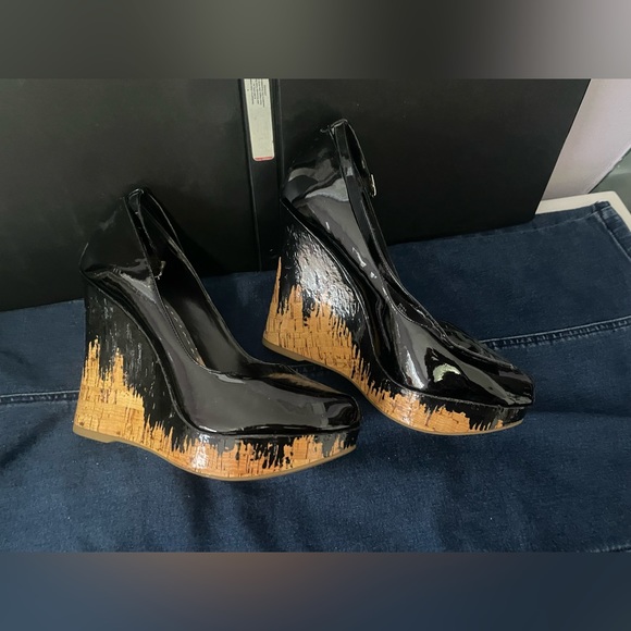 Exclusive BCBG wedges - Picture 3 of 11